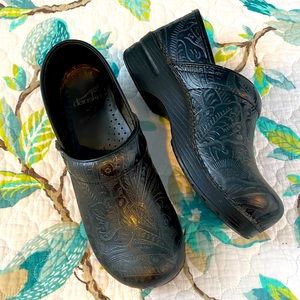 DANSKO Clogs - Black. Sturdy and Comfortable. Great Brand!🖤🌻